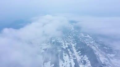4K航拍雪山云层云雾缭绕宏伟大气自然风光视频的预览图